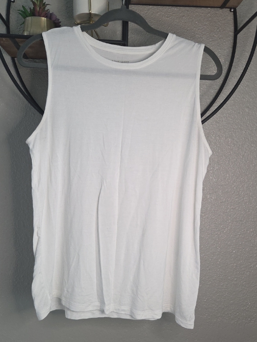 Nine West White Sleeveless Crewneck Tank
